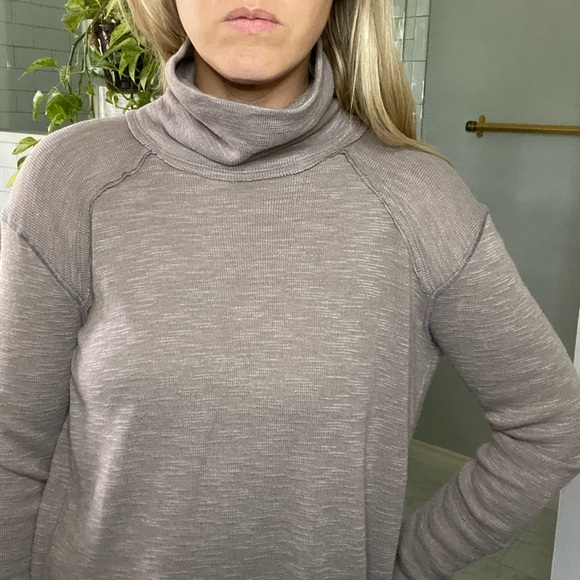 Free People - We The Free - Knit Turtleneck in Mauve - Picture 3 of 5